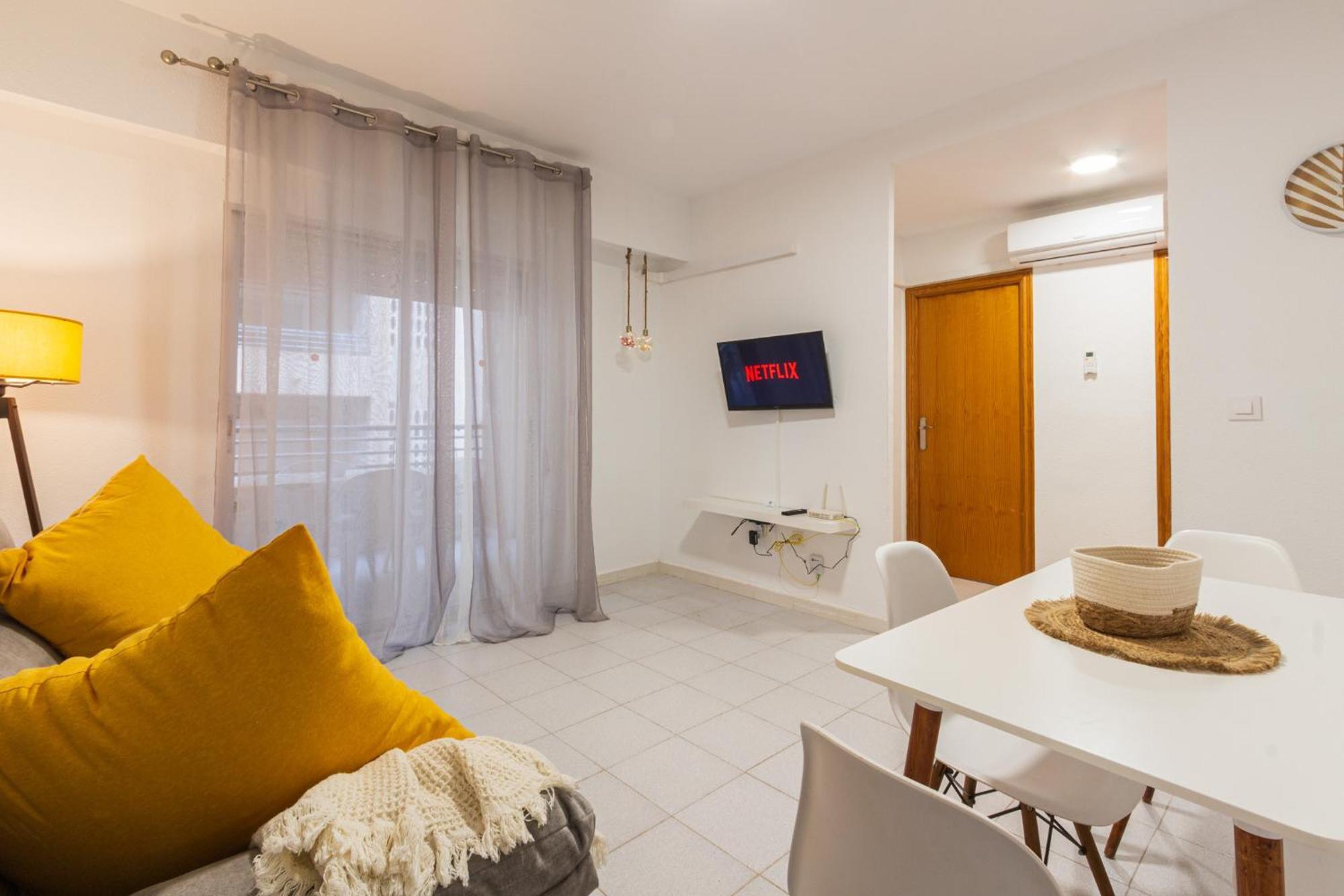 Menabrea Holiday House Near The Beach And Airport Santa Pola Bagian luar foto